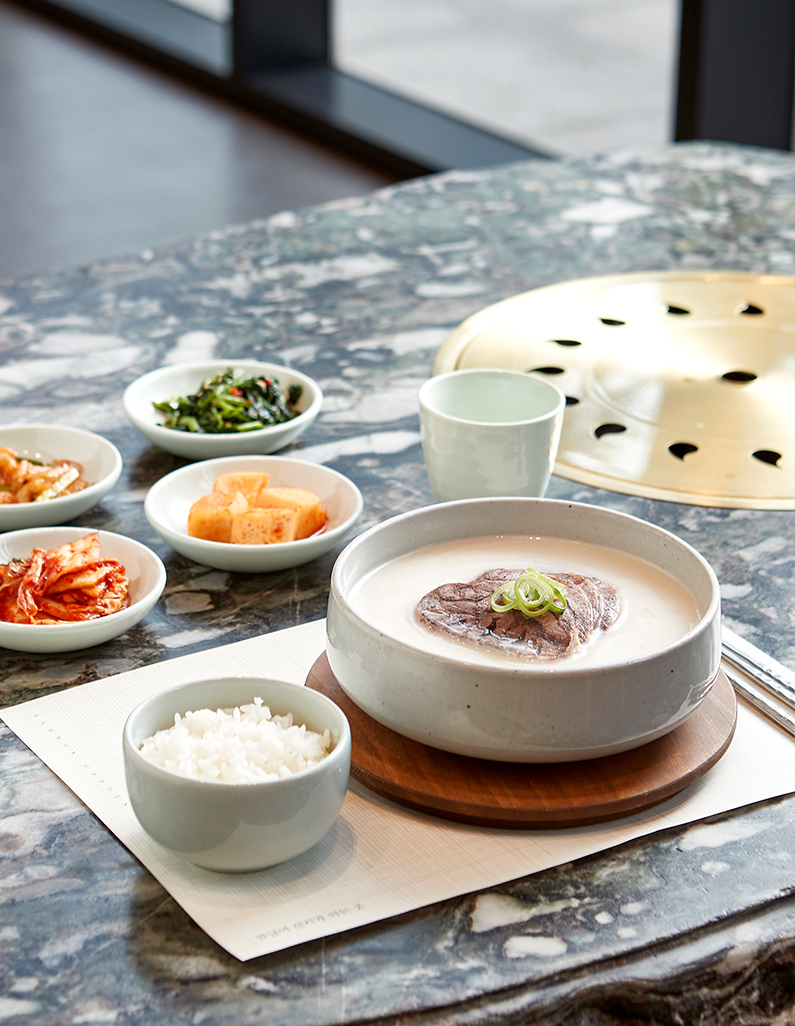 [삼원가든]고기 가득 곰탕 700g